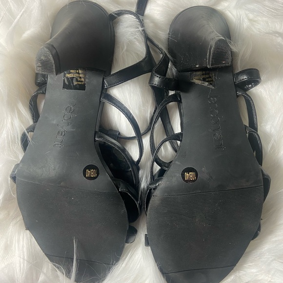 Women’s size 10 black high heels- cute flower and straps - Picture 3 of 4